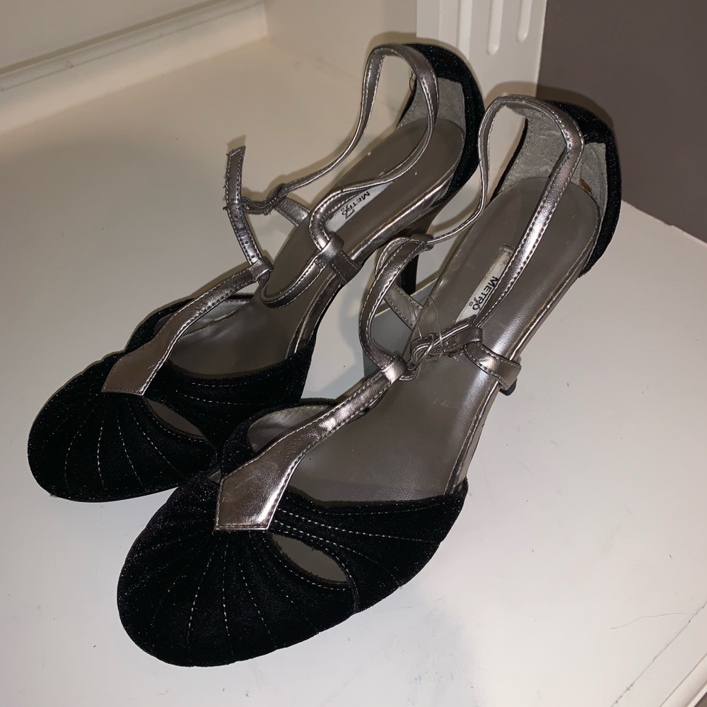 Metro 7 Women Dress Shoes Heels New Size 9